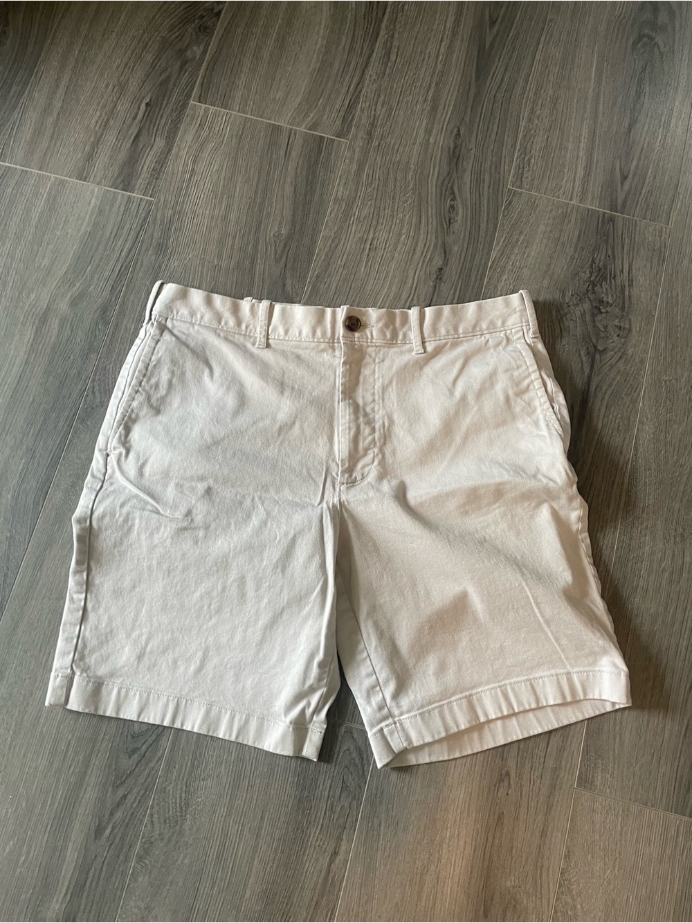 J.Crew chino shorts men’s size 34x9 flat front cream preppy summer vacation